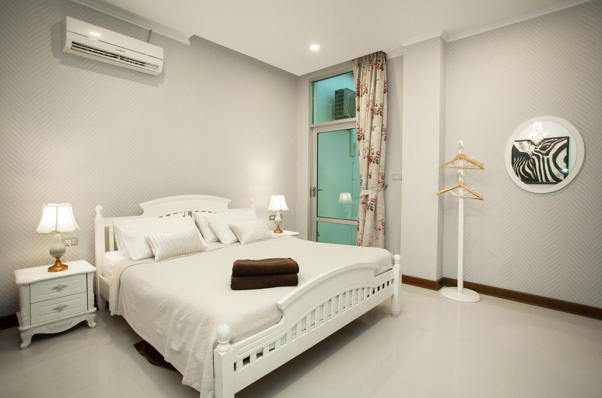 Nagawari Art Maldives Pattaya Villa Na Chom Thian