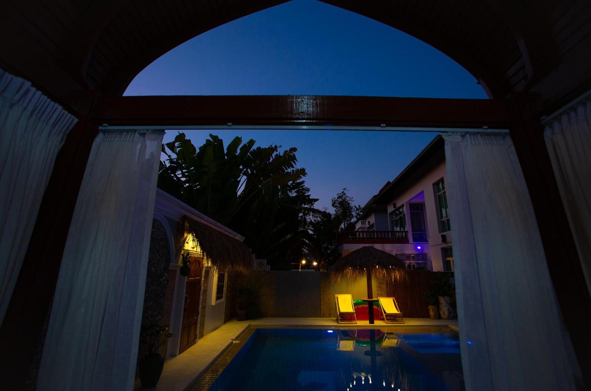 Nagawari Art Maldives Pattaya Villa Na Chom Thian
